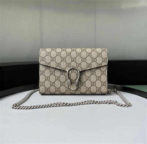 gucci dionysus wallet on chain outfit
